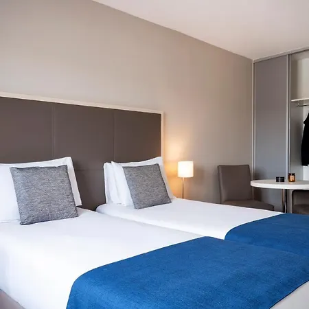 Sejours & Affaires Paris 3*